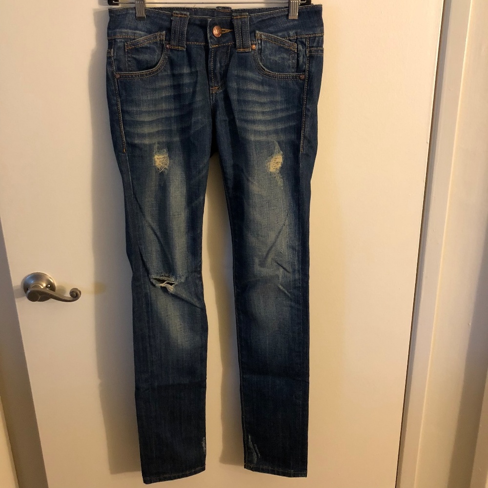 NWOT Vigoss Ripped Skinny Jeans